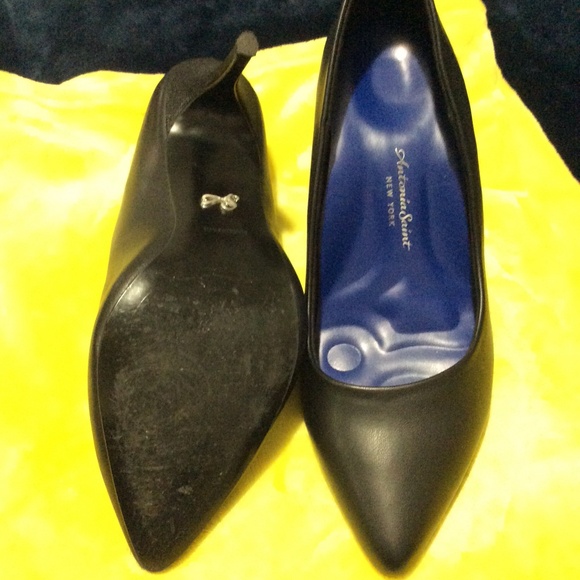 Ladies Shoes - Picture 2 of 2